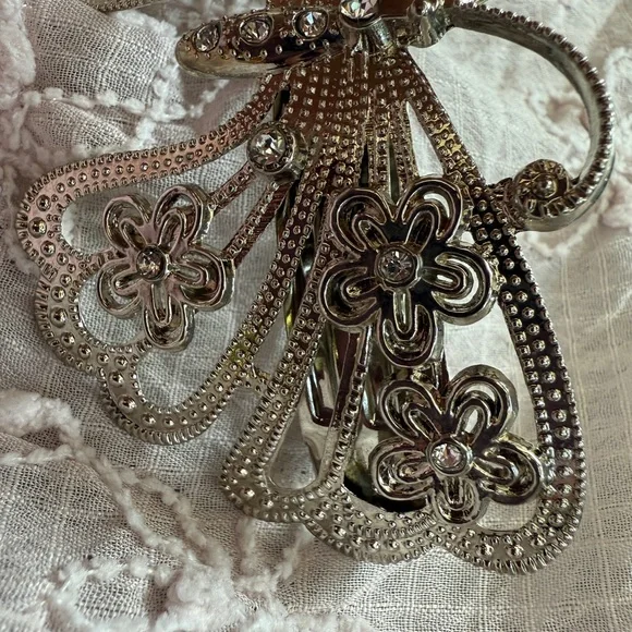 Elegant Silver Hair Clip - Picture 2 of 3